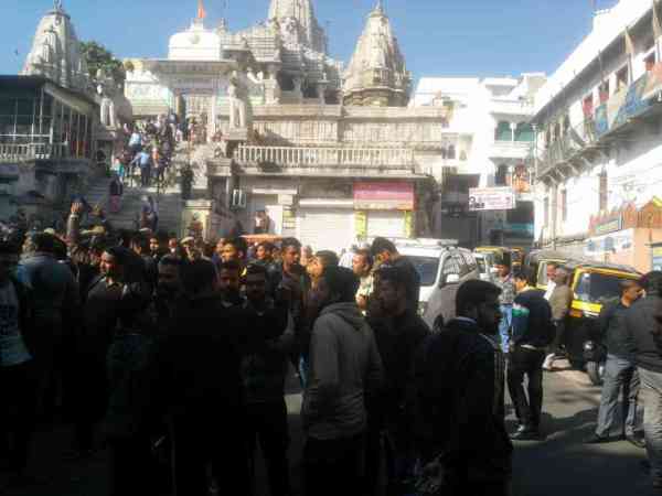 pics: udaipur jagdish chowk band udaipur