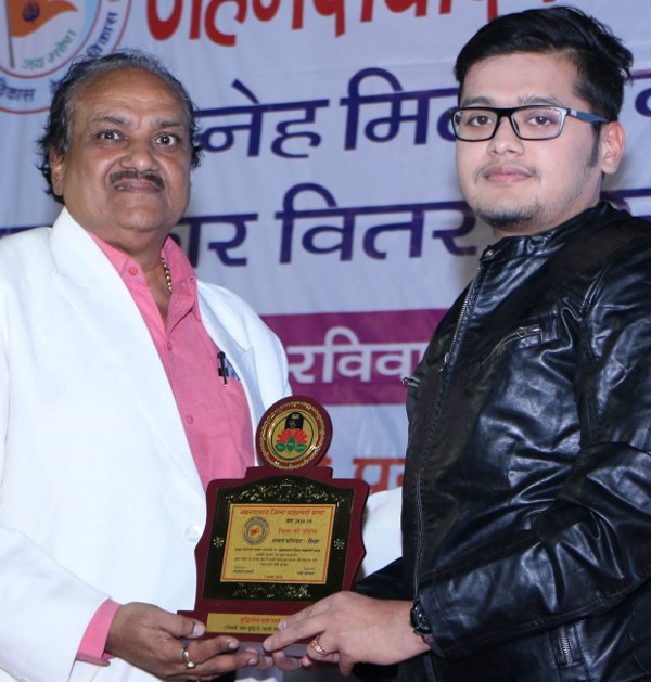scholers awarded of maheshwari jila sabha