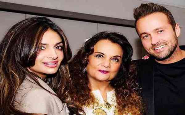 पुराने जमाने की मशहूर एक्ट्रेस मुमताज की बेटी भी कुछ कम नहीं हैं जलवे बिखरने में, बिकनी तस्वीरें वायरल