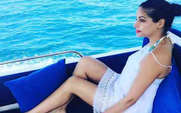 पुराने जमाने की मशहूर एक्ट्रेस मुमताज की बेटी भी कुछ कम नहीं हैं जलवे बिखरने में, बिकनी तस्वीरें वायरल