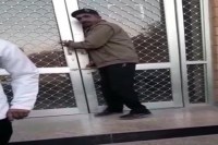 video : Complaint of food in the hostel administration locked hostel