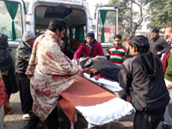 Breaking- सहारनपुर में ट्रक से टकराई इनोवा, एक महिला की मौत, तीन की हालत गंभीर- देखें वीडियो