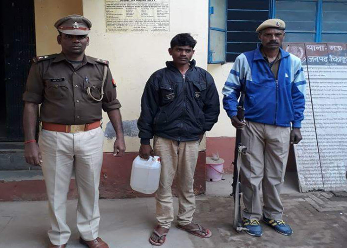 Police arrested accused with Illegal wine in Chitrakoot UP news