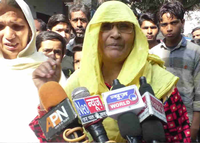 कासगंज हिंसा: शांति समिति की बैठक में बानो बेगम ने रोते हुए सुनाई दर्द भरी दास्तां