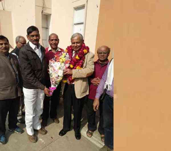 महात्मा गांधी काशी विद्यापीठ के वीसी डा.पी नाग का कार्यकाल बढऩे पर शिक्षकों व कर्मचारियों ने दी बधाई