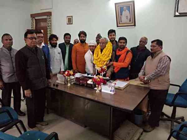 सम्पूर्णानंद संस्कृत विश्वविद्यालय के वीसी प्रो.यदुनाथ प्रसाद दुबे का कार्यकाल बढऩे पर सभी ने बधाई दी