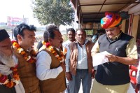 रेल के लिए पोस्ट कार्ड लिखवाया