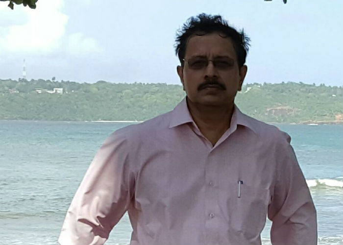 डीएम आर विक्रम सिंह