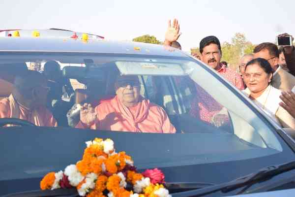 धारकुंडी महाराज का भक्तो ने किया स्वागत, देखे इन तस्वीरो में