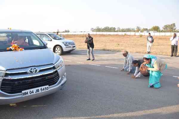 धारकुंडी महाराज का भक्तो ने किया स्वागत, देखे इन तस्वीरो में