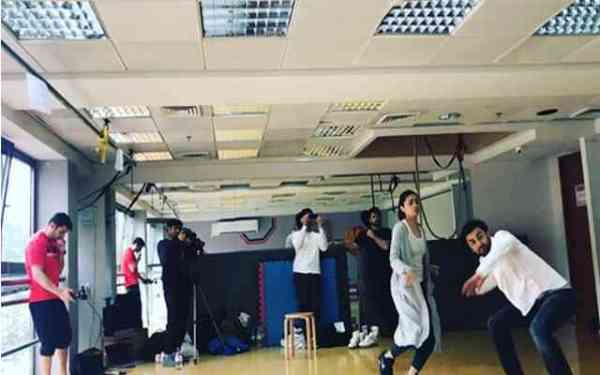 बॅायफ्रेंड को छोड़ आलिया रणबीर संग बिता रही हैं अपना कीमती वक्त, कर रही हैं ये कारनामें...