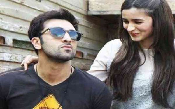 बॅायफ्रेंड को छोड़ आलिया रणबीर संग बिता रही हैं अपना कीमती वक्त, कर रही हैं ये कारनामें...