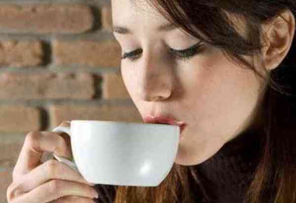  कॉफी पीना