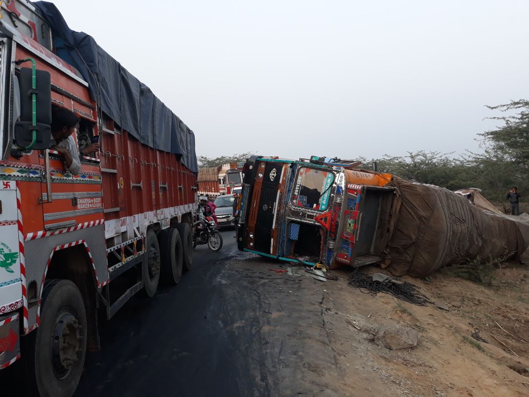 Trouble over Sindh on the overloaded truck the vehicle does not slip, news in hindi, mp news, dabra news