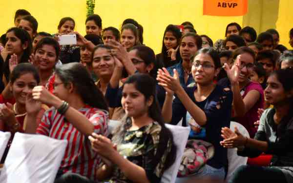 Chittorgarh, Chittorgarh news, Chittorgarh Hindi news,  Chittorgarh local news, news in hindi     X     Culture Programme, Rajasthani artists, Langa Manganiyar, college dance, langa artists and dancers perform in cultural function of college