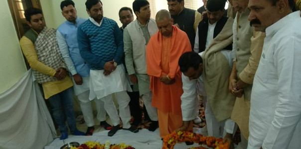 cm yogi adityanath reach kairana in hukum singh funeral