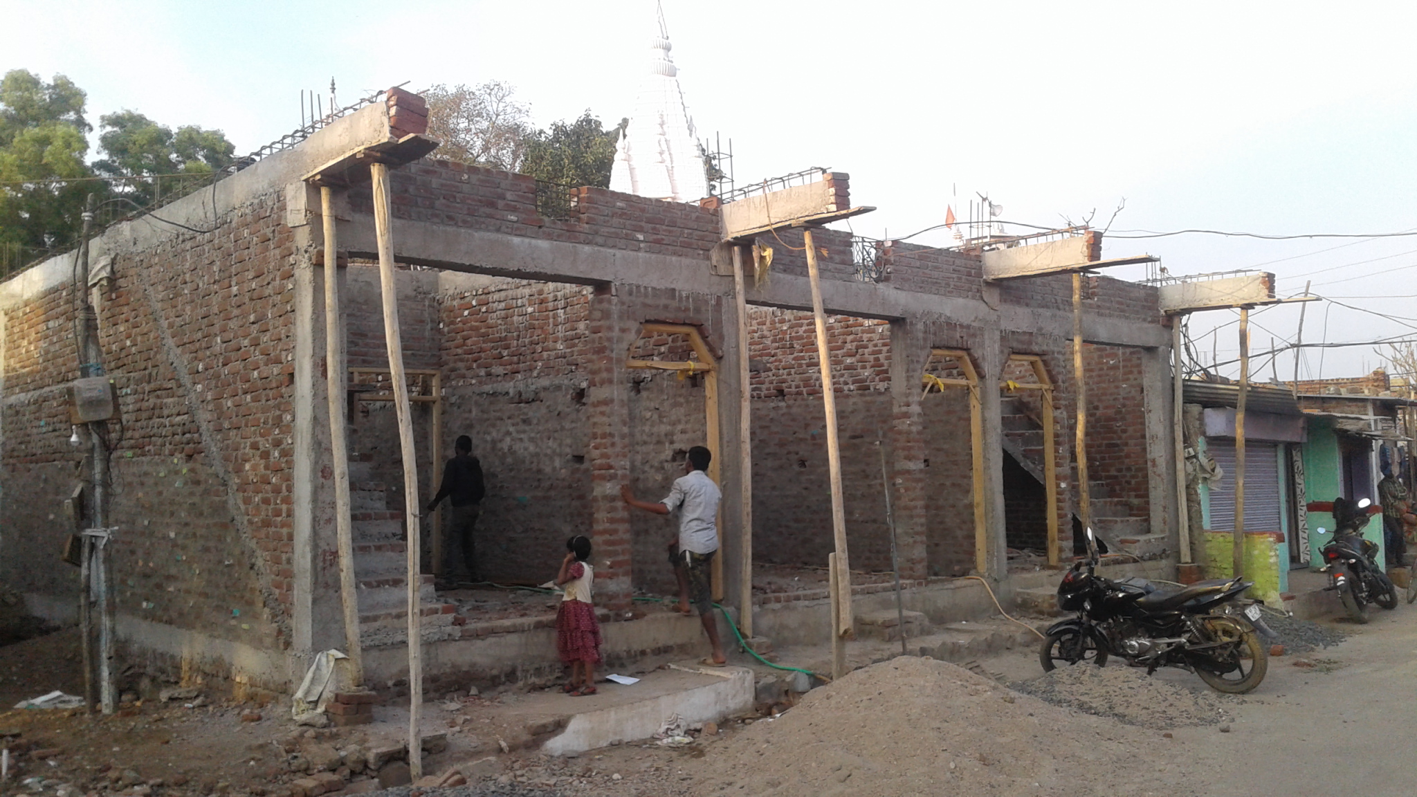 Construction of houses halted without installment