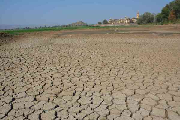 Broken land of vijay mandir dam due to draught