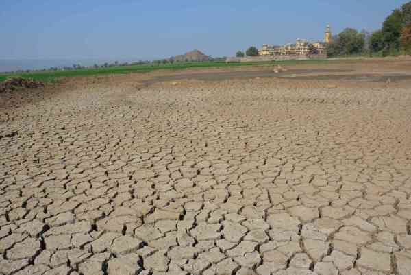 Broken land of vijay mandir dam due to draught