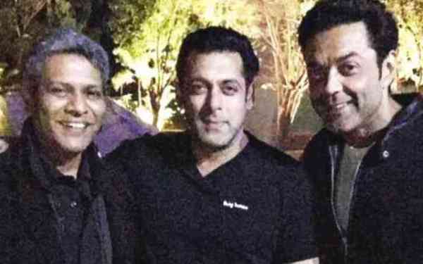 सलमान की तरह बॅाडी बनाने के चक्कर में ये क्या कर बैठे बॅाबी!! अब हो रहा है पछतावा!