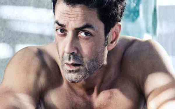 सलमान की तरह बॅाडी बनाने के चक्कर में ये क्या कर बैठे बॅाबी!! अब हो रहा है पछतावा!