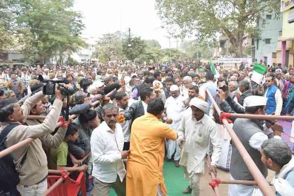 MP के इस शहर में नया नारा दिए अन्ना, देखें रामलीला मैदान की ताजा फोटो