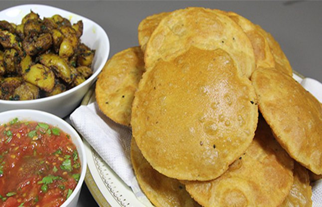aloo bhajiya and kachori
