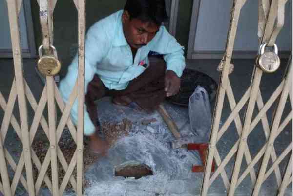Theft and Shop Lock Break in Kota