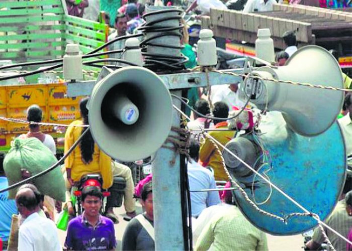 पार्षद पति बजा रहा था साउंड बॉक्स