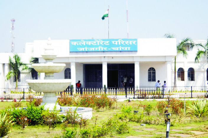 आखिर क्यों नवागढ़ के खाद्य निरीक्षक केएल गोले पर लटक रही निलंबन की तलवार, पढि़ए खबर...