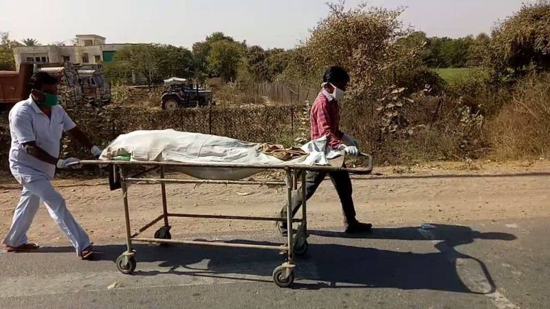 It is easy to get hair dye so death takes the throat