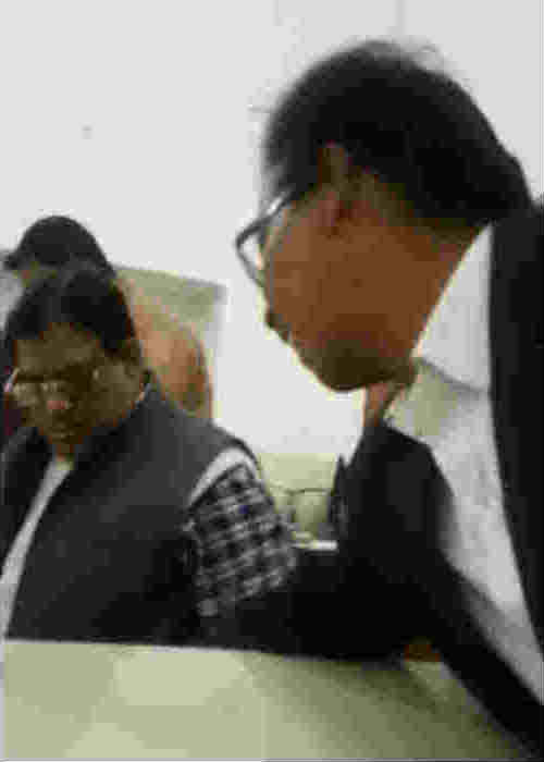 एसीएम के पेशकार का वीडियो वायरल, वकील साहब ने क्या दिया!