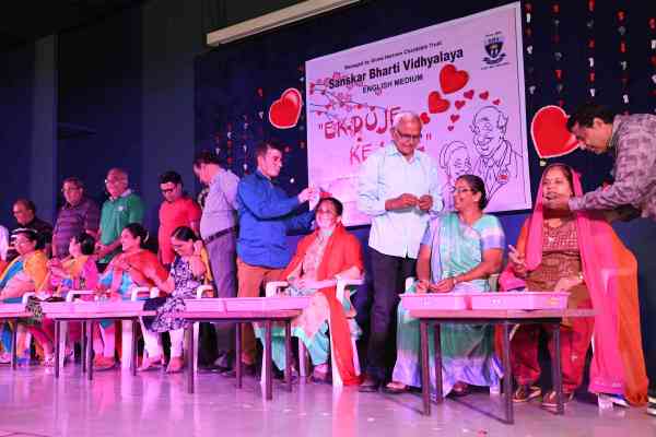 grandparents day celebrated in surat school