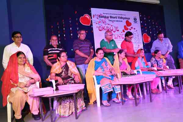 grandparents day celebrated in surat school