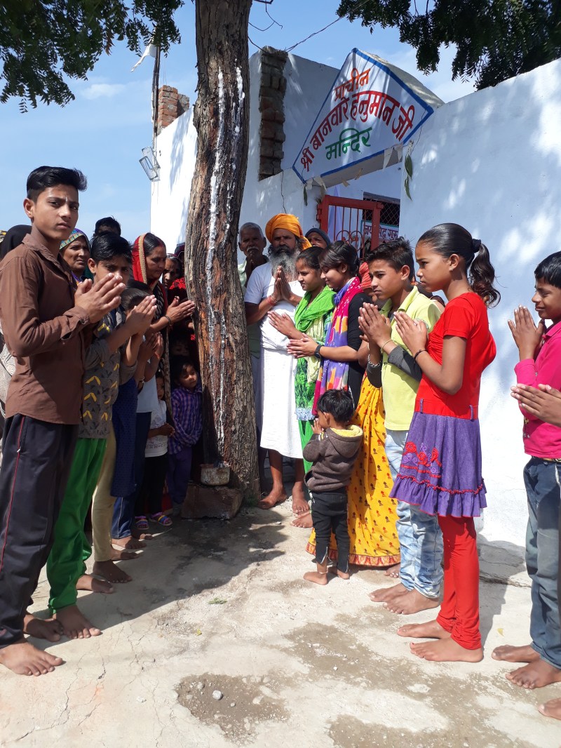 milk-coming-out-of-neem-tree-worshiping-trees-in-the-temple