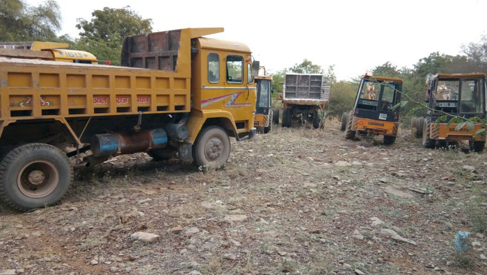 The forests were stunned on the ground illegal mining leaving the vehi