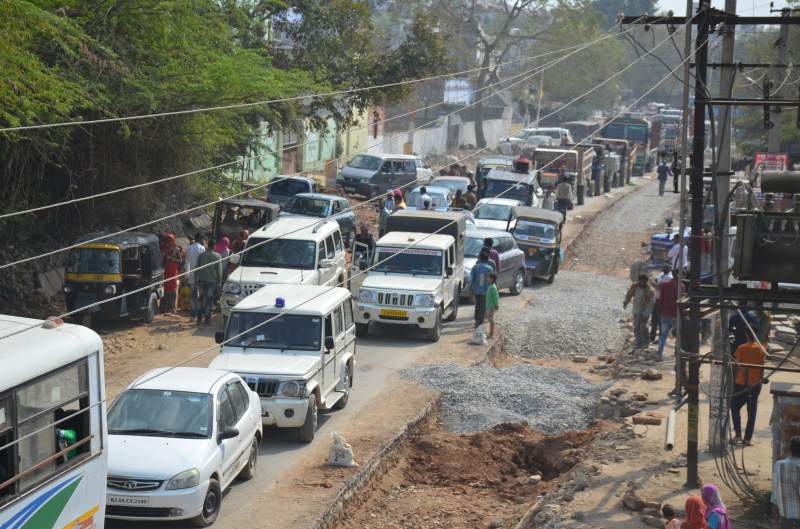 Chittorgarh, Chittorgarh news, Chittorgarh Hindi news, Chittorgarh local news, chittorgarh news in hindi, agitation, Road closed news, blocked roads, public blocked road, people blocked road, Due to water crisis, residents block Bundi road