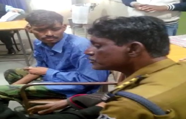 viral video of Two policeman drink alcohol in hospital and ruckus,viral video,Two policeman drink alcohol in hospital and ruckus at jabalpur,viral video jabalpur police,viral video of police of mp,viral video in jabalpur,viral video of medical collage,crime,crime in jabalpur,policeman ruckus at medical collage in mp,nscb medical collage,jabalpur medical collage,medical collage jabalpur,netaji subhash chandra medical collage jabalpur,jabalpur police,Jabalpur Police sp,jabalpur police website,jabalpur police crime,jabalpur police virel video,Jabalpur,