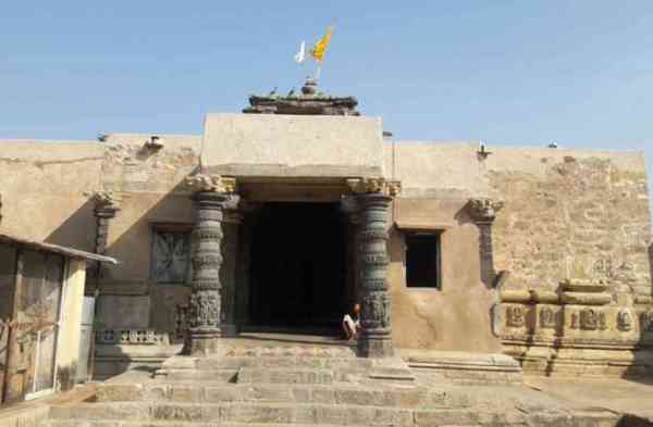 Venerators reaching shiv temple in early morning for worship