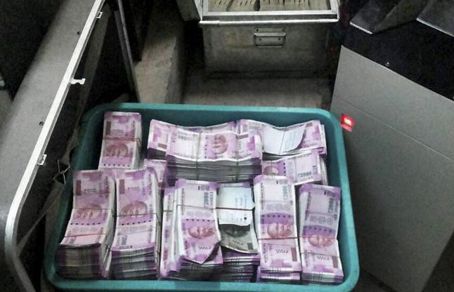 atm empty,RBI stopped supply of 5 hundred and 2 thousand rupees notes, ATM empty,Reduced supply of 5 hundred and 2 thousand rupees notes from RBI, customers wandering,Lack of big notes in banks, ATMs too soon,The supply of 5 hundred and 2 thousand rupees notes stopped by the RBI, the empty ATM,200 rupees note india,200 rupees new note news,500 rupees new note news,2000 rupees new note news,bank atm empathy,impact of atm services on customers satisfaction,reserve bank of india,rbi governor,rbi,RBI India,ATM,ATM closed,SBI ATM Branches,ATM queue,ATM shut,atm news,Jabalpur,