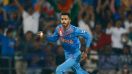 VIDEO : pandya took a stunning catch with one hand in 5th ODI