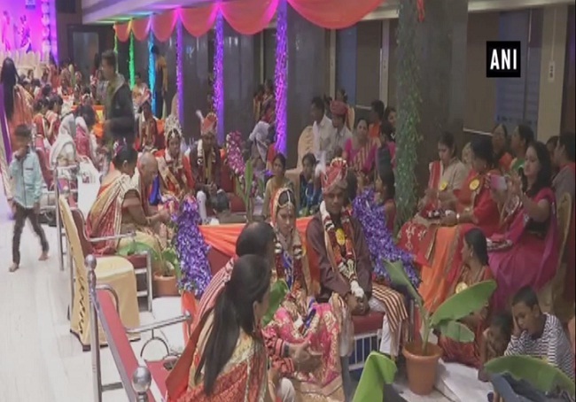 Video: सूरत में वैलेंटाइन डे के दिन 25 दिव्यांग जोड़े बने एकदूजे के हमसफ़र