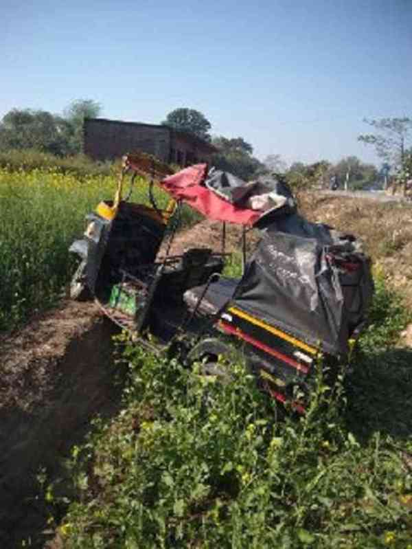 6 people injured in road accident