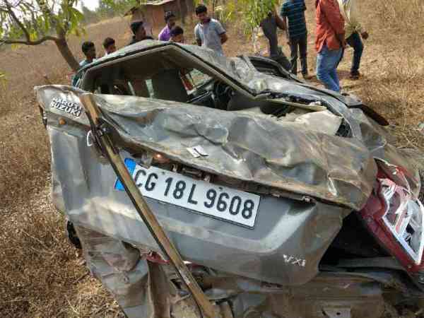देखें तस्वीर : NH में दर्दनाक हादसा, एनएमडीसी कर्मी की मौत