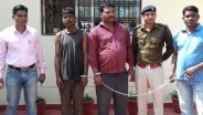 ट्रक से पार कर रहे थे दो युवक यह सामान, कीमत सुनकर उड़ जाएगा होश