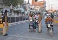 Chittorgarh, challan, Chittorgarh news, Chittorgarh Hindi news, Chittorgarh local news, Vehicle Challan news, chittorgarh news in hindi, Police Challan, vehicle challan, Triple rider girls told to police, uncle next time wear helmet