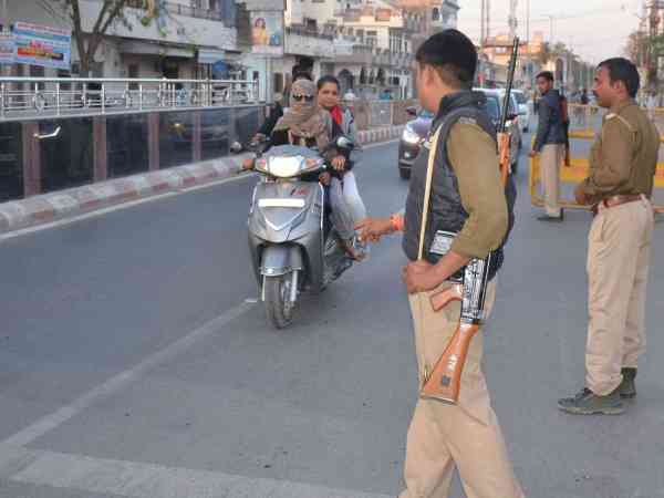 Chittorgarh, challan, Chittorgarh news, Chittorgarh Hindi news, Chittorgarh local news, Vehicle Challan news, chittorgarh news in hindi, Police Challan, vehicle challan, Triple rider girls told to police, uncle next time wear helmet