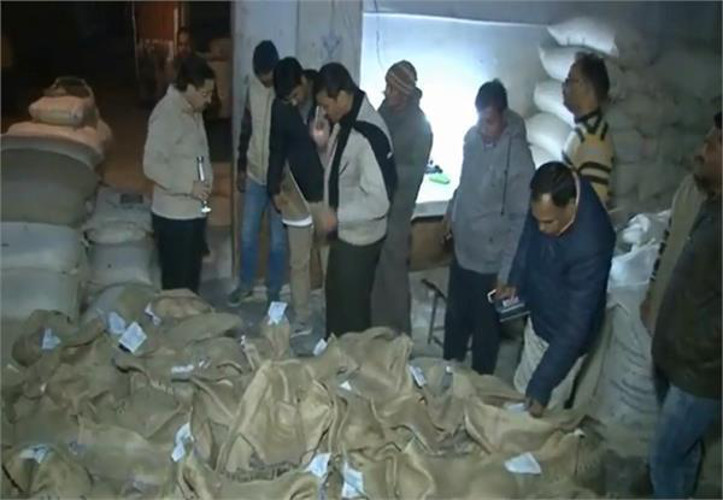 Raid in Grain trader mill Hardoi UP hindi news