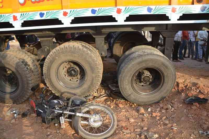 major accident on highway driver injured badly