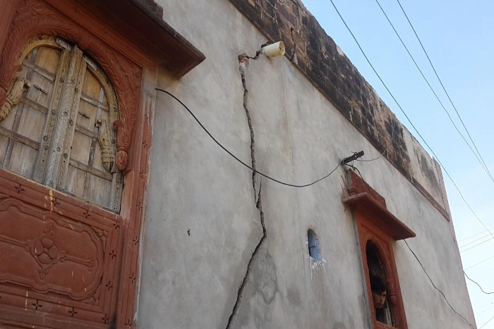 video : जोधपुर में दशहत फैला रही रहस्यमयी दरारें, मंडरा रहा मौत का साया